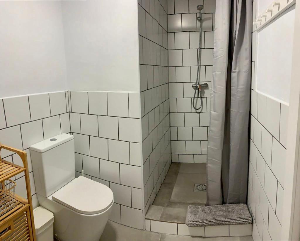 Surf Apartment - Wifi - Parking - Swimming Pool - Patio - Garden Таріфа Екстер'єр фото